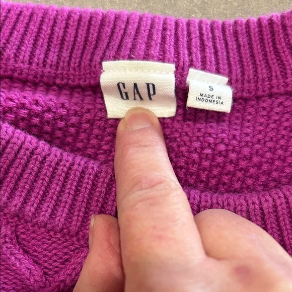 GAP Fuchsia Cable Knit Sweater - Picture 3 of 6